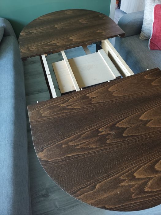 Продавам кухненска маса