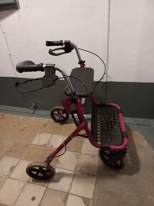 Ходунки на колёсах  для людей с огран.возм. Есть аренда.