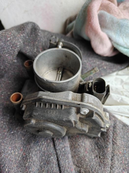Продавам Дроселова клапа Vw Audi Skoda Seat 1.6i 100-125к.с. (96-07)