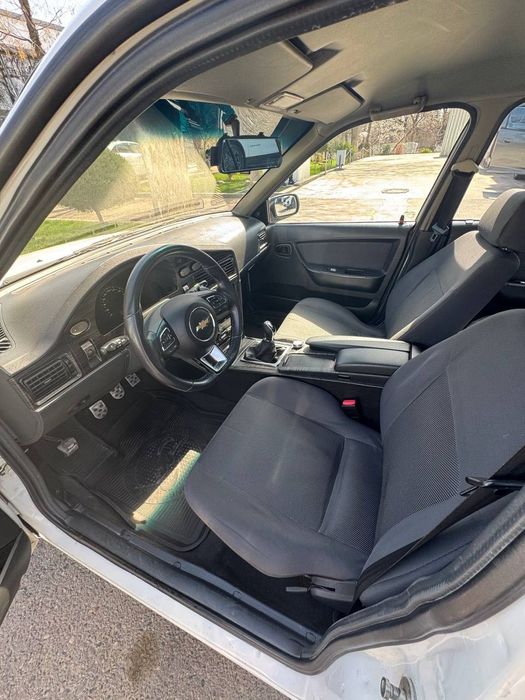 Nexia 1.6 2015yil 163000 yurgan bir qol haydalgan