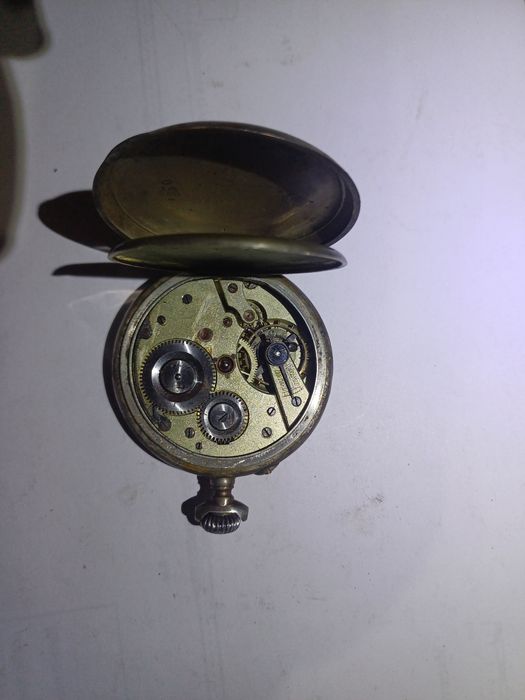 Продам монеты и часы