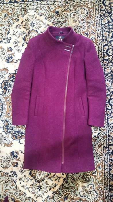 Продаётся демисезонное пальто
