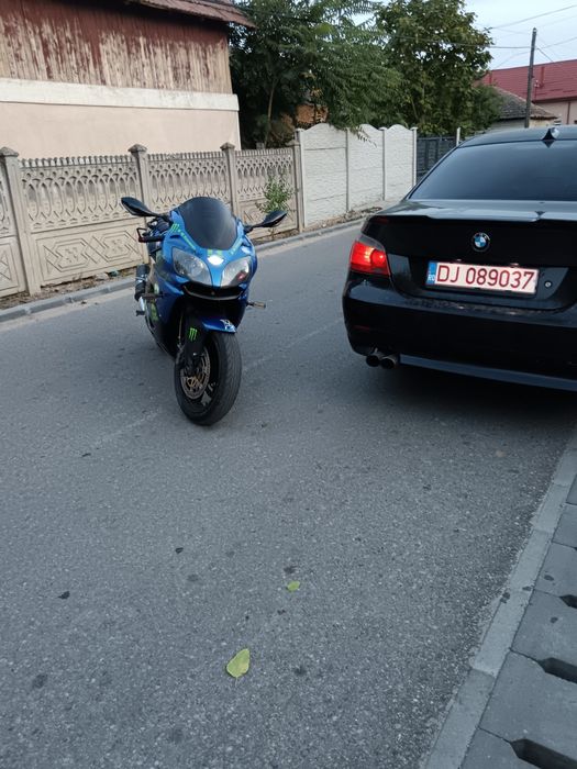 Vând sau schimb cu auto Kawasaki ninja zx9r