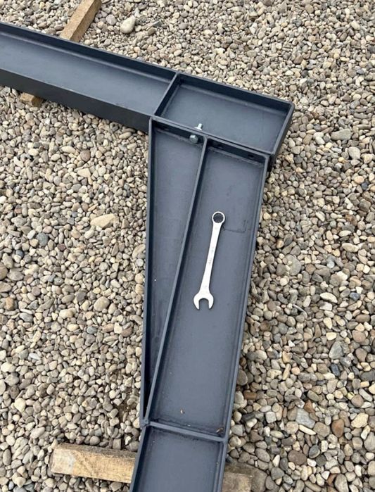 Vand structura din hala metalica