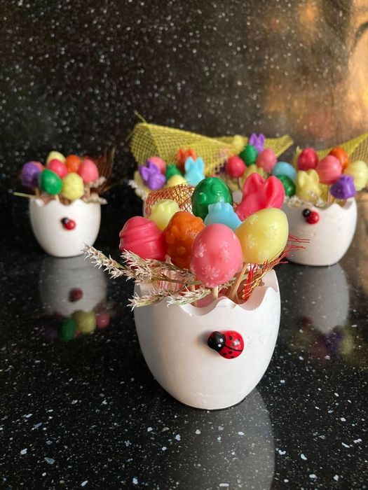 Малки Яйца в кашпи