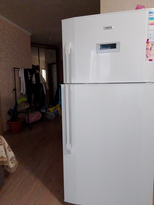 Продам холодильник нужен ремонт