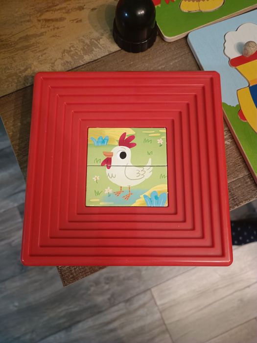 Колекция от пъзели и занимателни играчки