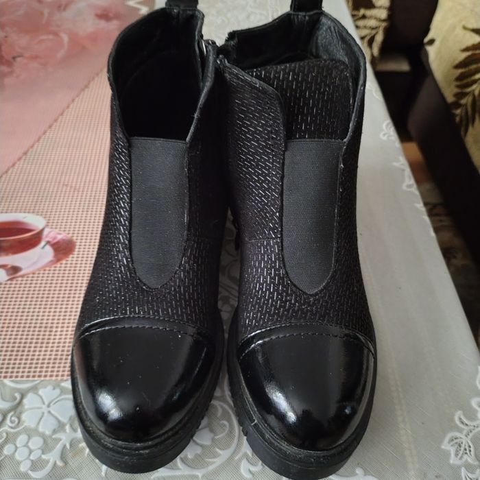 Ghete dama piele naturala elegante negre