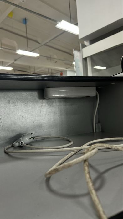 Продам стол витрина