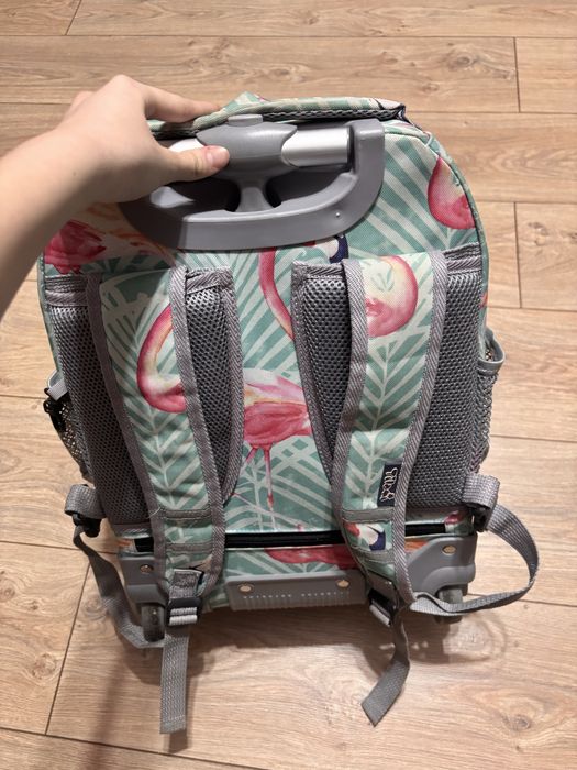 Рюкзак на колесиках