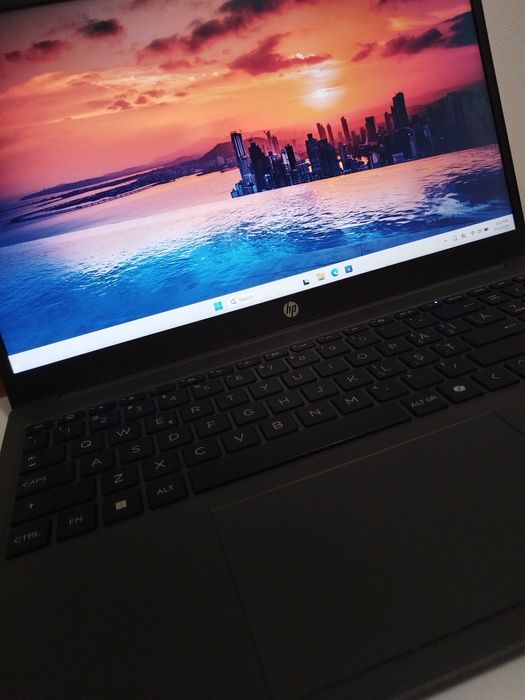 Laptop HP Ryzen 7 (seria 5000) – ca nou, garanție, folosit foarte puți