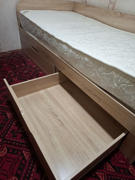 Кровать полутороспальная