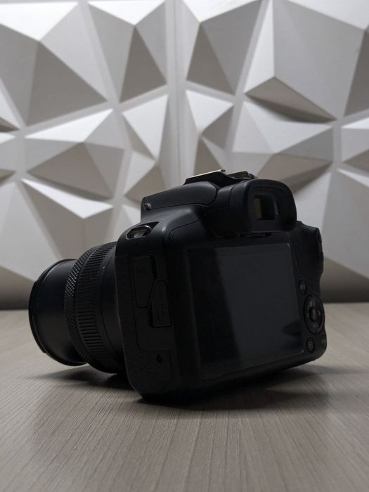 Фотоаппарат CANON R100