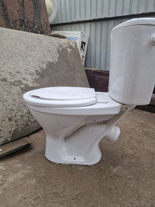 Продаётся  унитаз