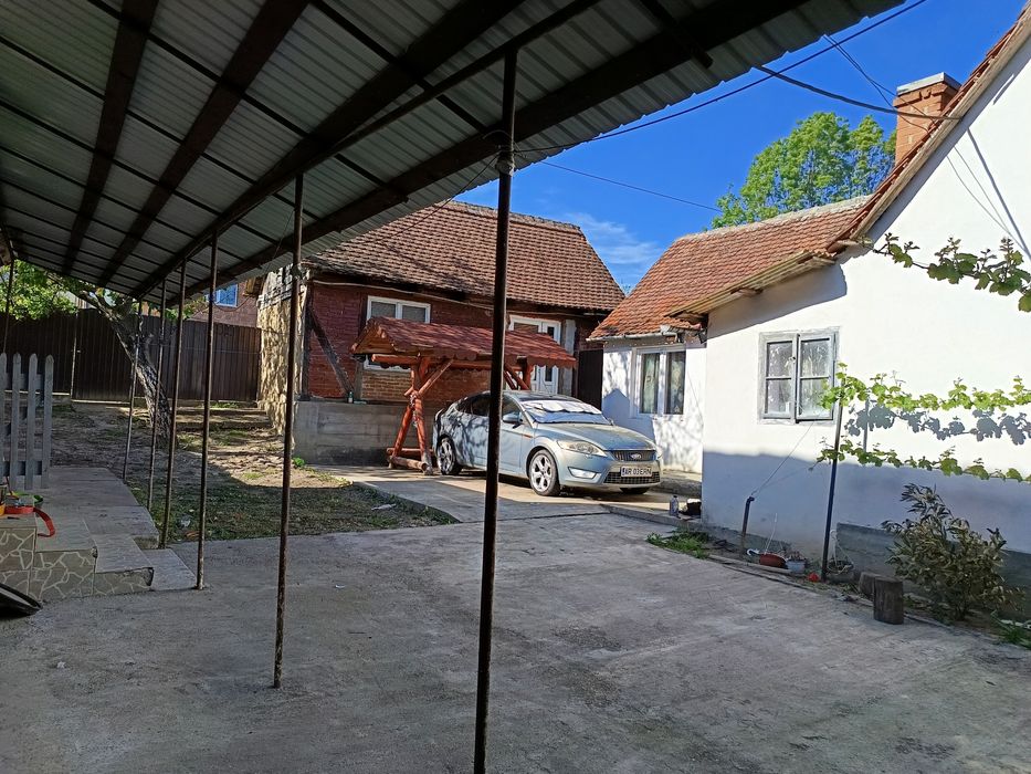 Vând casă în buteni 32.000 euro negociabil