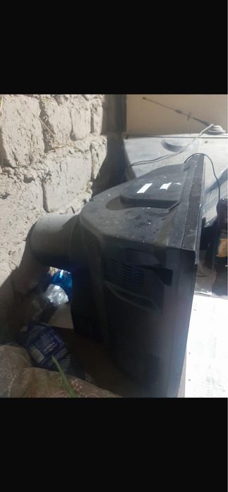 Продаю старые мониторы и телевизоры