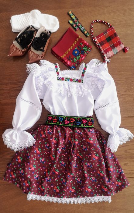 Costum popular pentru femei de Maramures complet, bordo