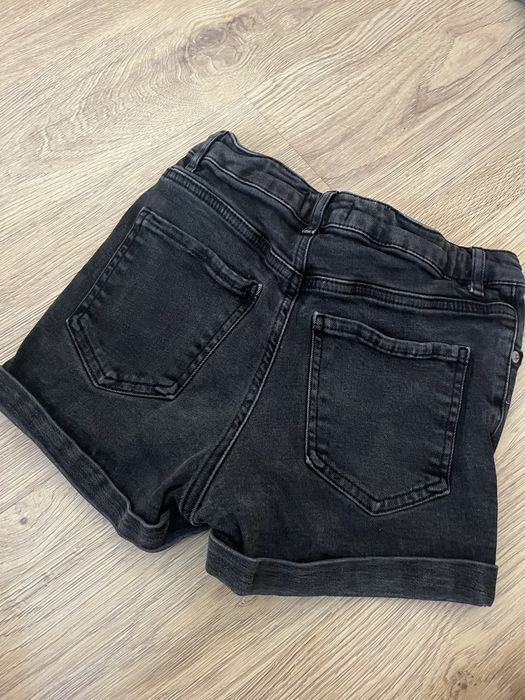 Къси дънкови гащи