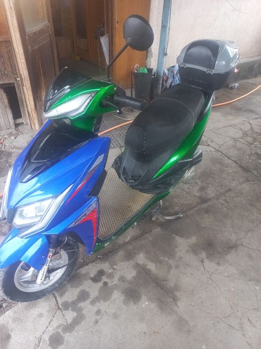 Продам скутор срочно