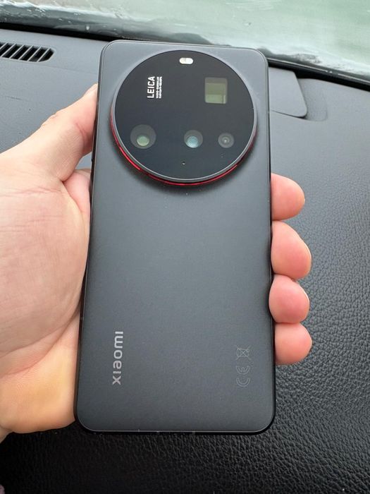 Xiaomi 15 ultra 
Закупен от Виваком с 24м гаранция
Неразличим от нов
512 gb, 16gb+6gb RAM
Пълен комплект с аксесоари
Към телефона подарявам и 5 брой к