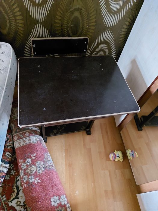 Школьная парта , в хорошем состоянии