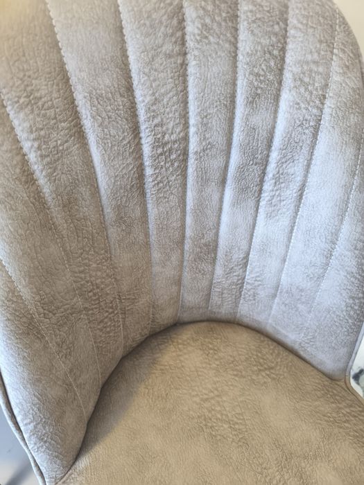 Стол и стулья для кафе