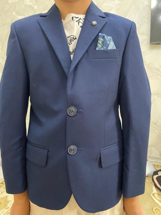 Костюм школьный.           .