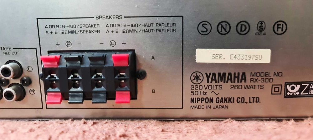 Yamaha RX-300 amplituner 2X33W pe 8 Ohm sau 2X54W pe 4 ohm