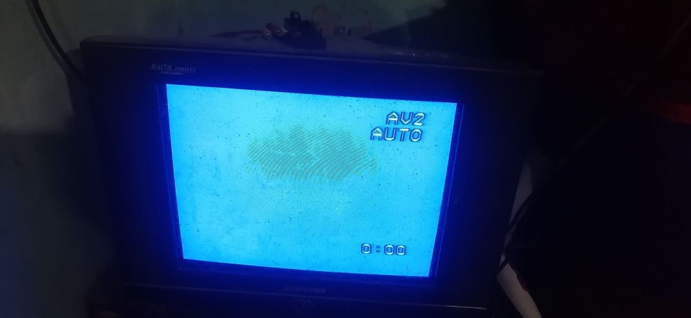 Samsung televizor ishlab turibdi zur