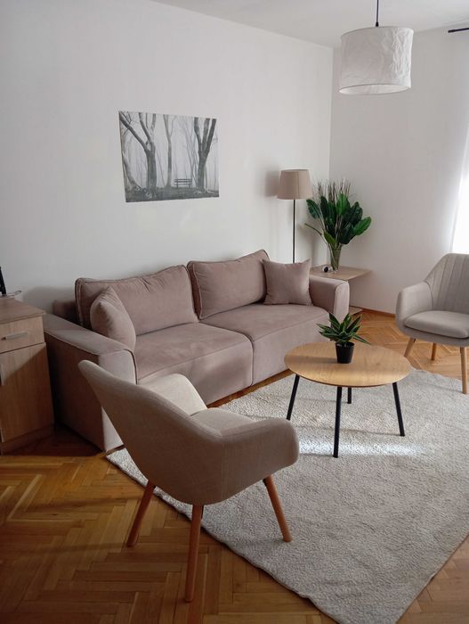 Дава се под наем Двустаен апартамент в София, Център - 60 кв.м за 847.62 € - Снимка #2