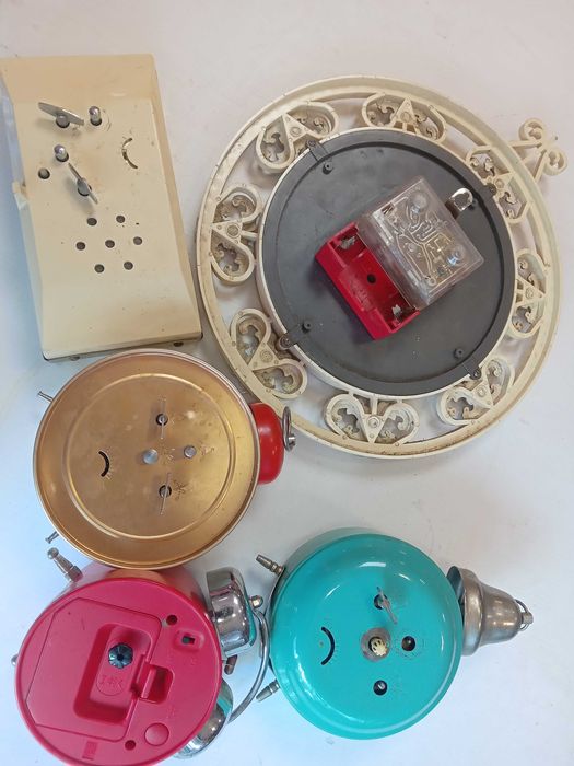 Часовници,будилници 5бр. за 60лв.