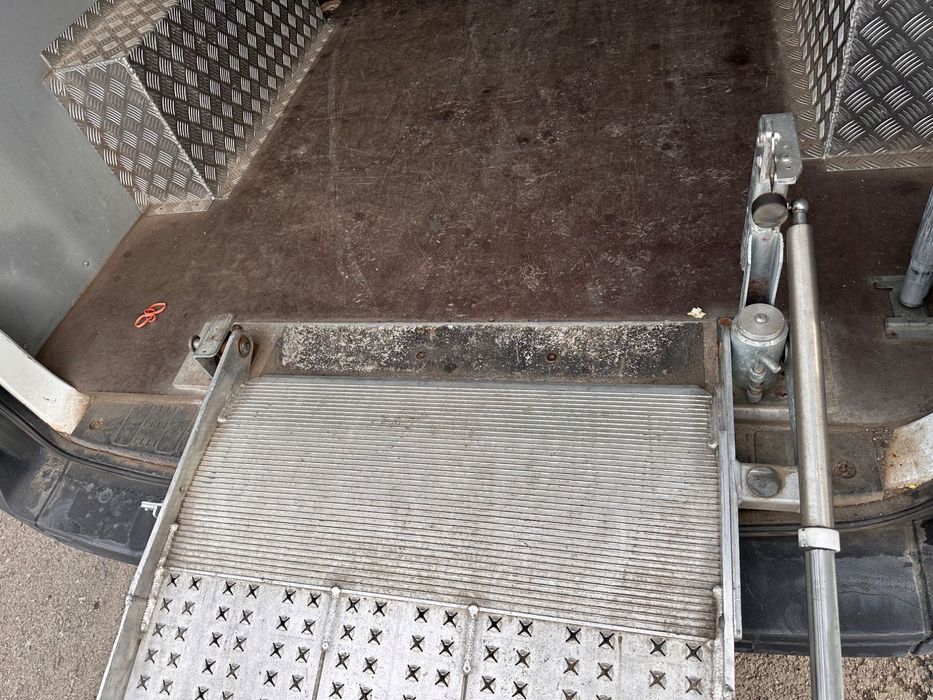 De vânzare rampă aluminiu pt rastele sau persoane cu dizabilități.