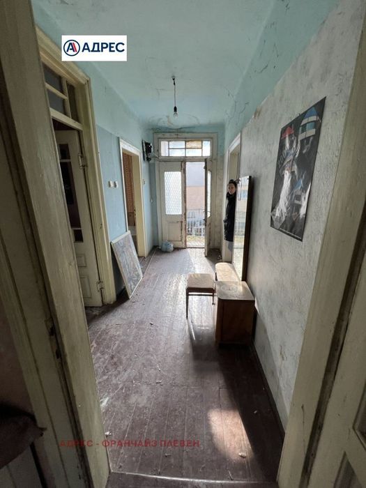 Продава се Къща в Плевен, Идеален център - 300 кв.м за 797 €/кв.м - Снимка #2