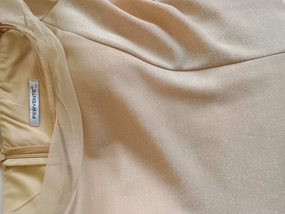 Официална рокля златиста