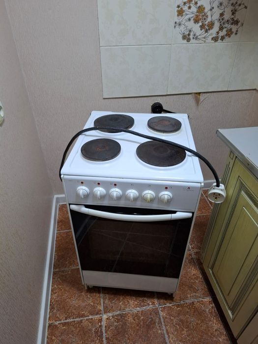 Продам электрическую плиту