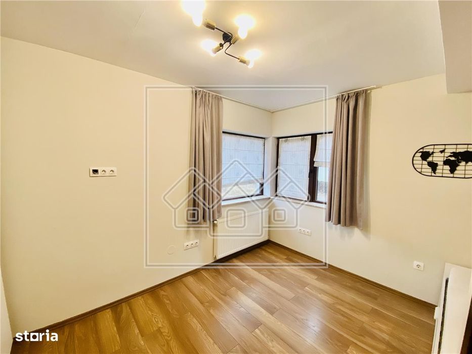 Apartament cu 3 camere si balcon mare, la cheie, terasa mare
