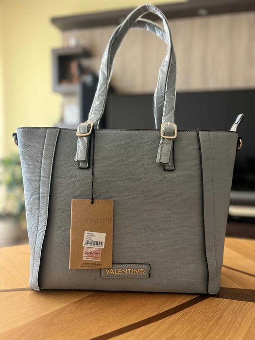 Продавам оригинална нова дамска чанта Valentino