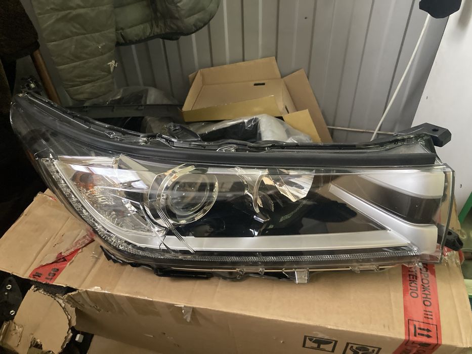 Фара правая Тойота Хайлендер / Toyota Highlander