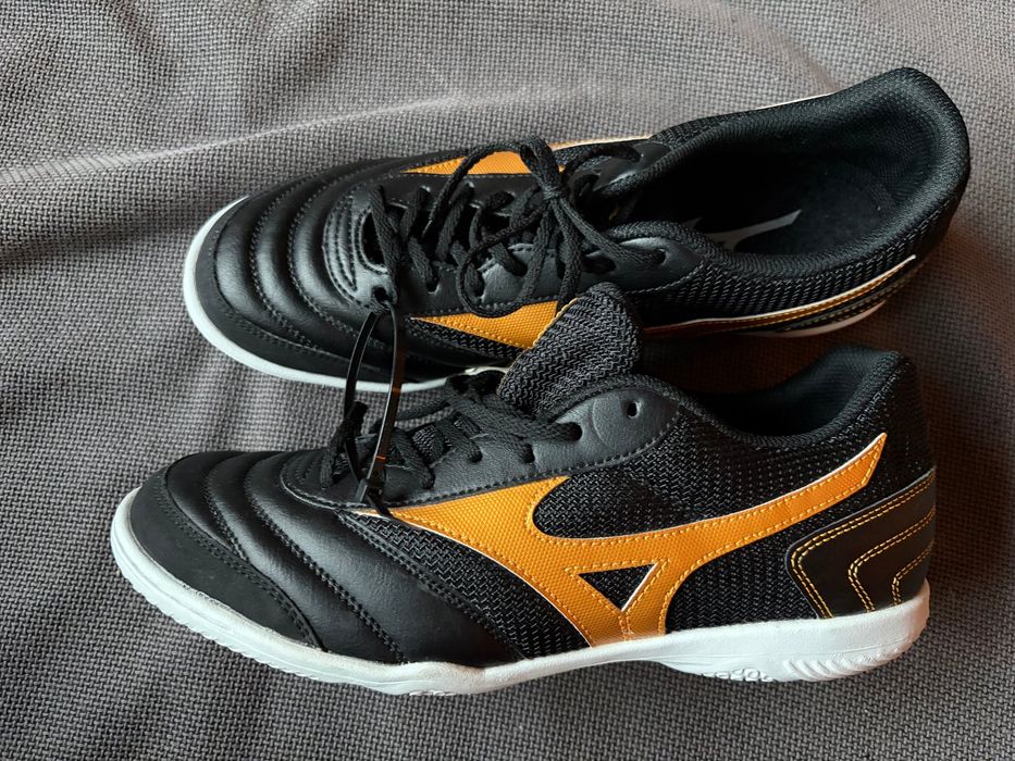 Pantofi sală Mizuno Morelia Sala Club IN negru/auriu – noi