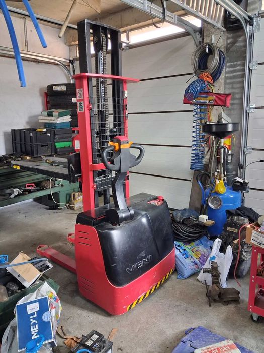 Електрически високоповдигащ стакер Veni