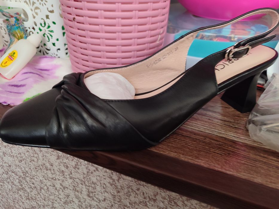 Продам женские туфли