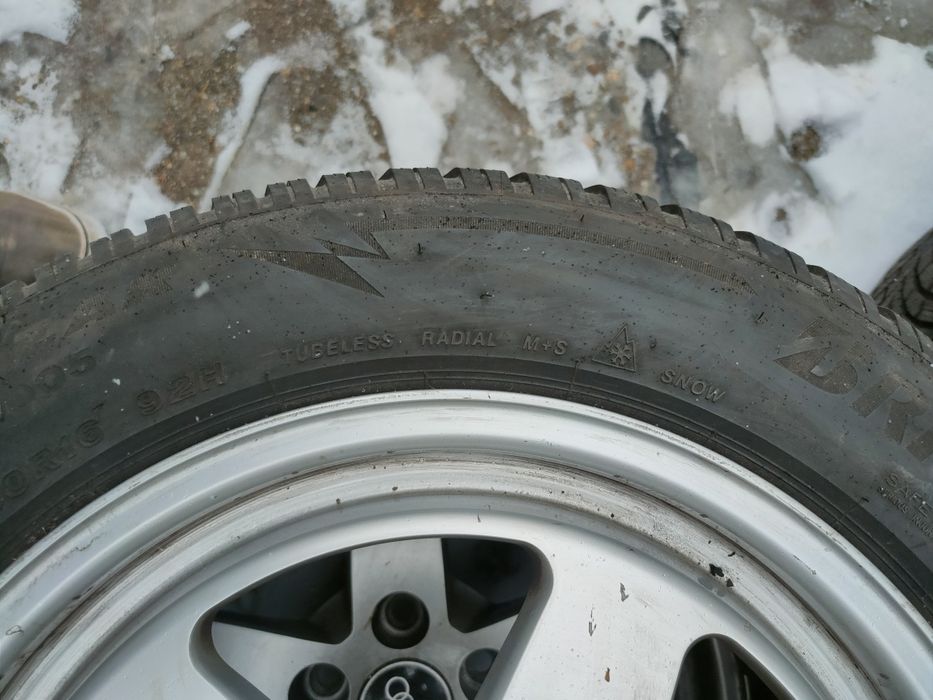 Roți aliaj cu anvelope de iarna 205/60/16