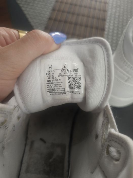 Vând adidași Nike Jordan