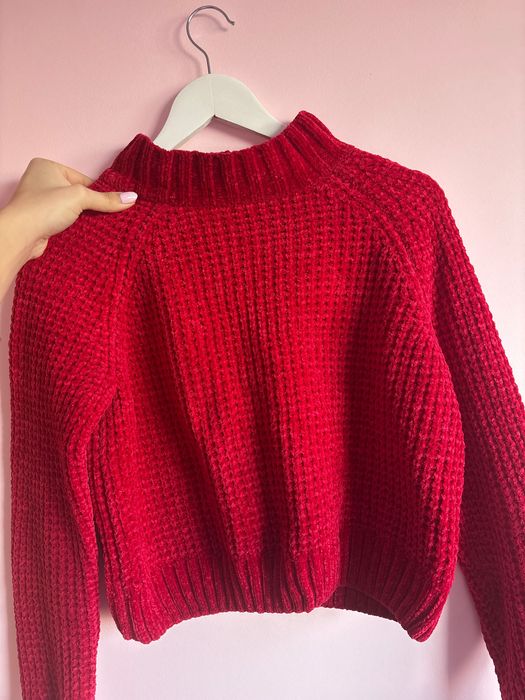 Червен пуловер мек