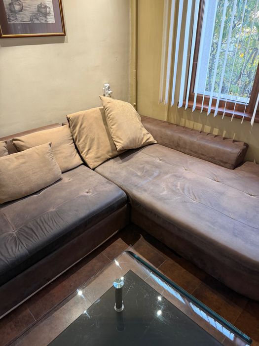 Аглов диван холна масичка и масичка за тв