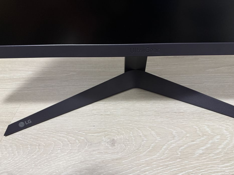 Monitor Gaming LG UltraGear 24GS50F-B – 24”, Full HD, 180Hz