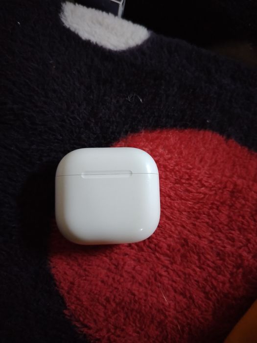 Apple Airpods 2 and