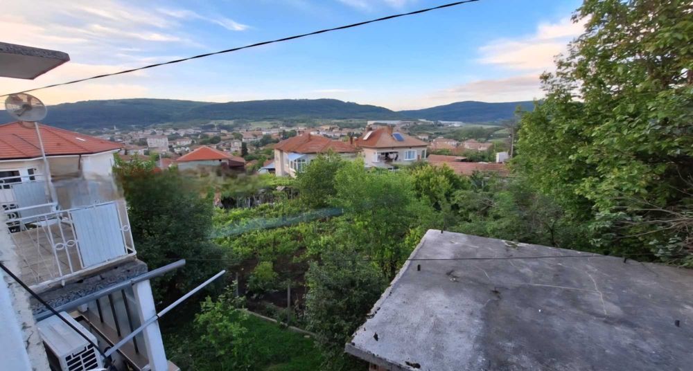 Къща в град Дебелец