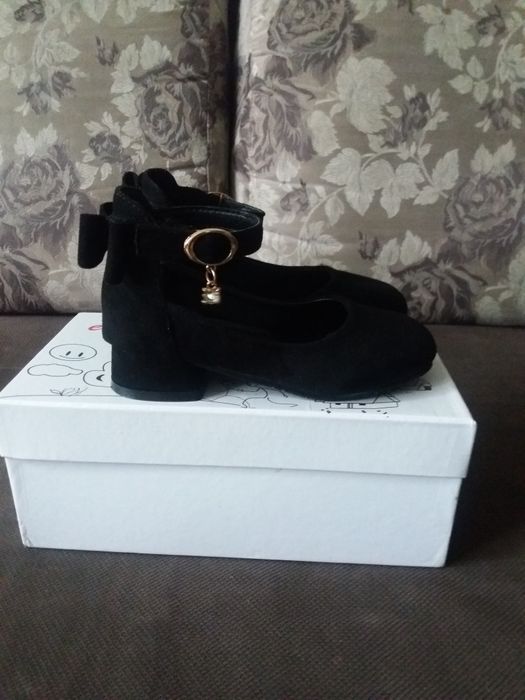 Продам туфли для девочки