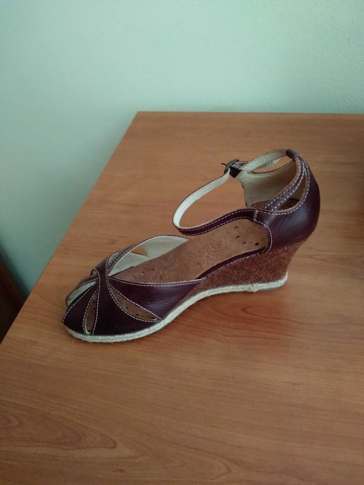 Vand sandale(piele naturala) elegante si comode